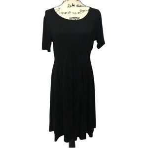 Dress Short Sleeve Pleated Loose Swing Pockets Knee length Black Dress Size L